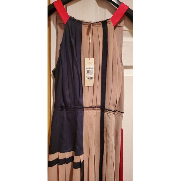 BCBGMAXAZRIA SIZE MEDIUM - Picture 4 of 6